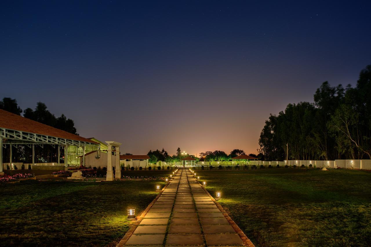 Fiestaa Resort n Events Venue Devanahalli Buitenkant foto