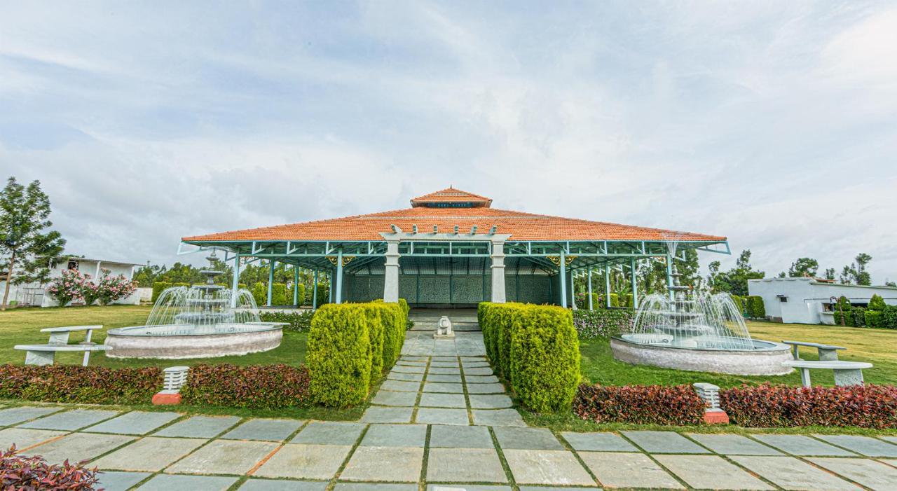 Fiestaa Resort n Events Venue Devanahalli Buitenkant foto