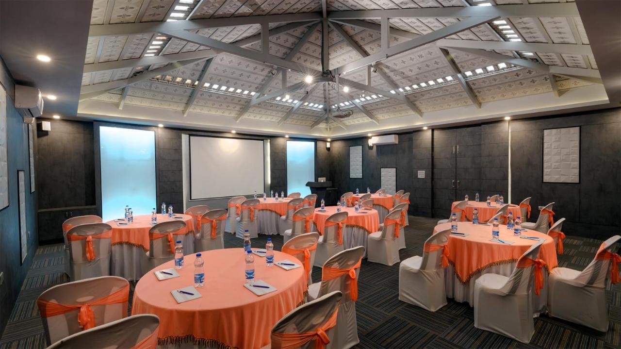 Fiestaa Resort n Events Venue Devanahalli Buitenkant foto