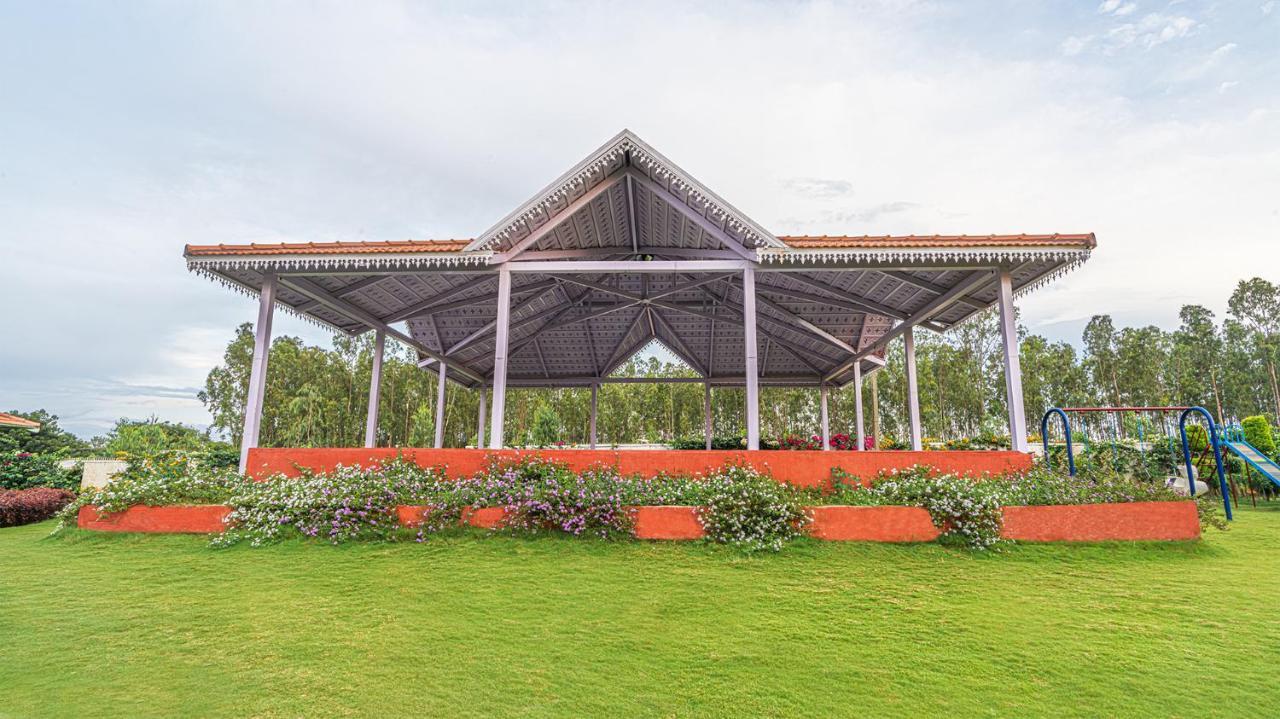 Fiestaa Resort n Events Venue Devanahalli Buitenkant foto