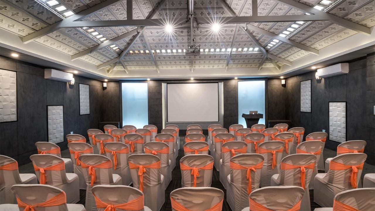 Fiestaa Resort n Events Venue Devanahalli Buitenkant foto